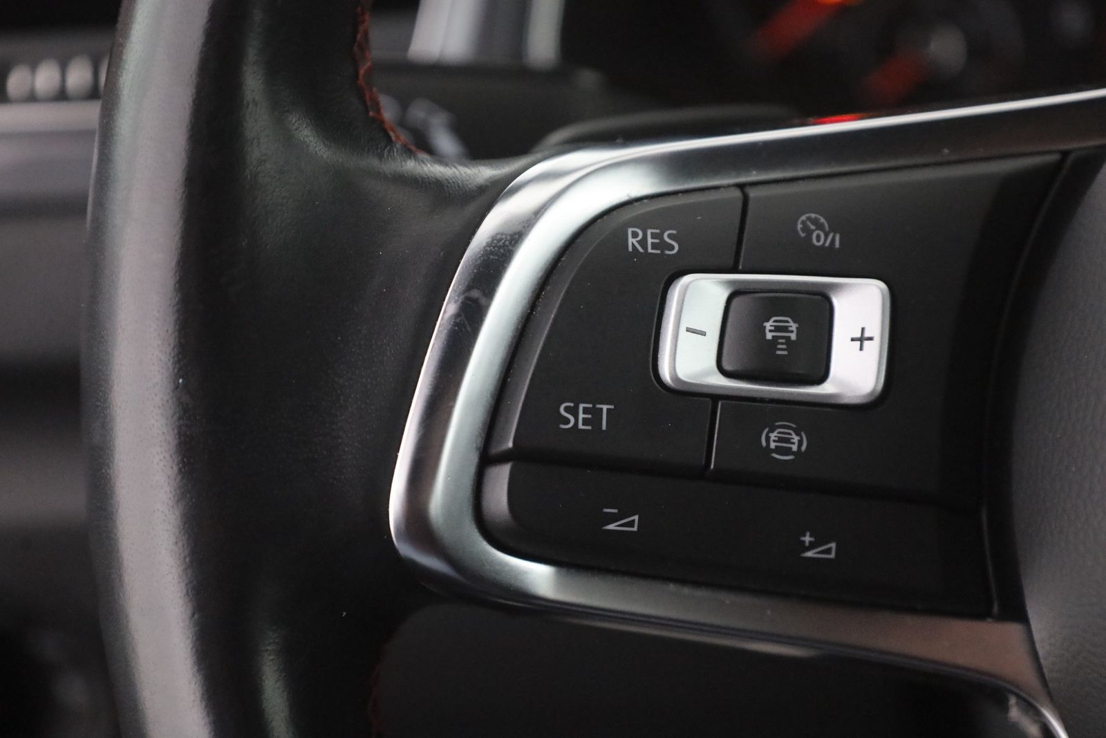 Volkswagen T-Roc 1.5 TSI DSG Sport - Samsaru's Car Outlet