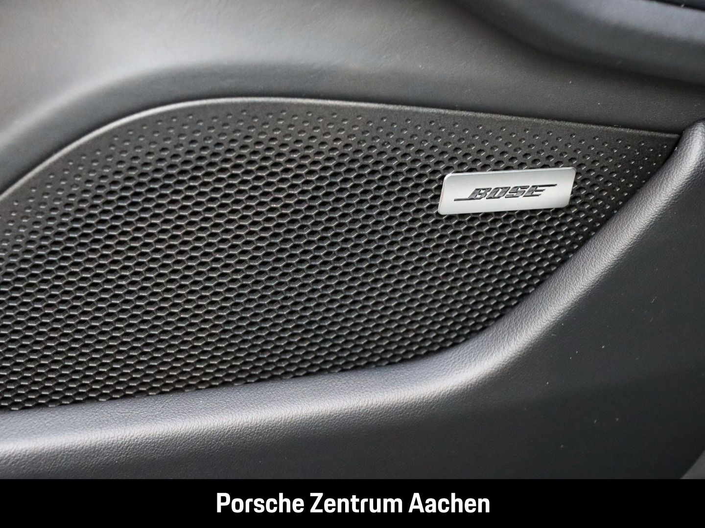 Porsche Taycan 4S Sport Turismo Head-Up Surround-View