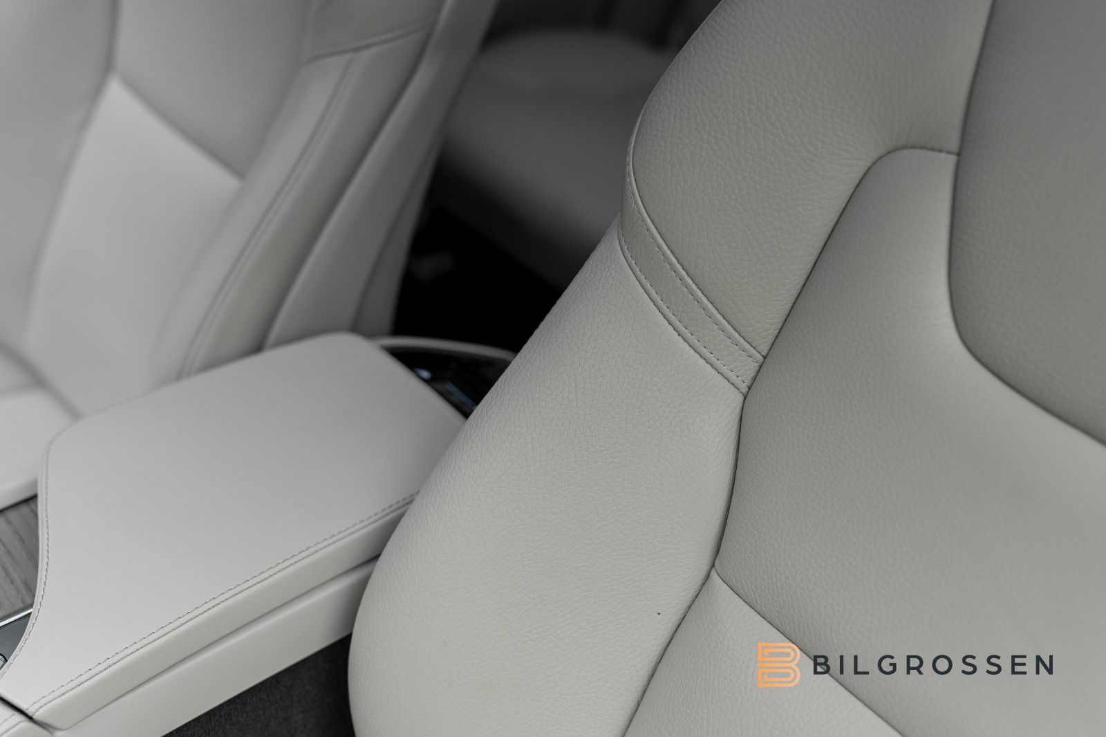 Volvo XC90 T8 Recharge Ultimate Dark B&W Pano HUD