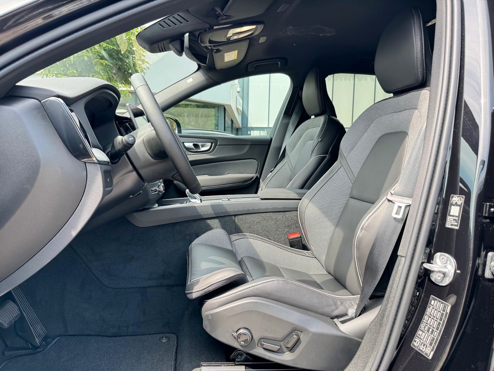 Volvo XC60 B5 B AWD PLUS BLACK EDITION - AHK -