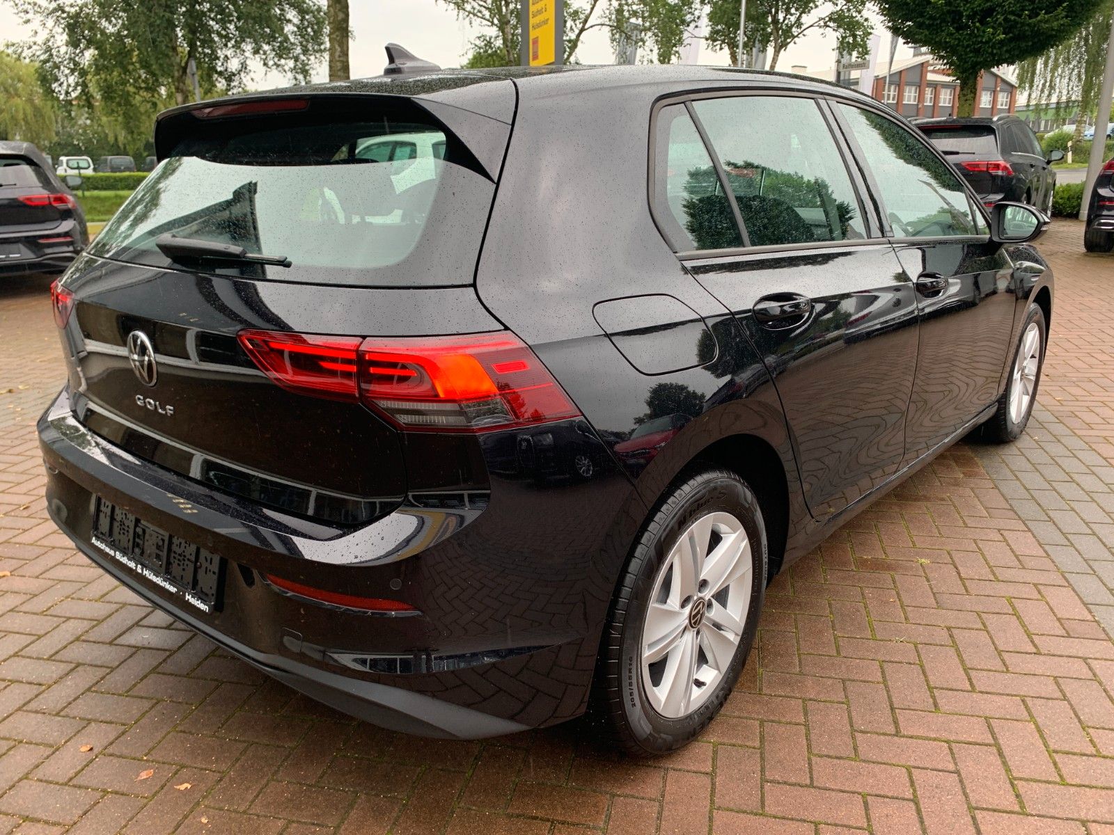 Volkswagen Golf Life - Samsaru's Car Outlet