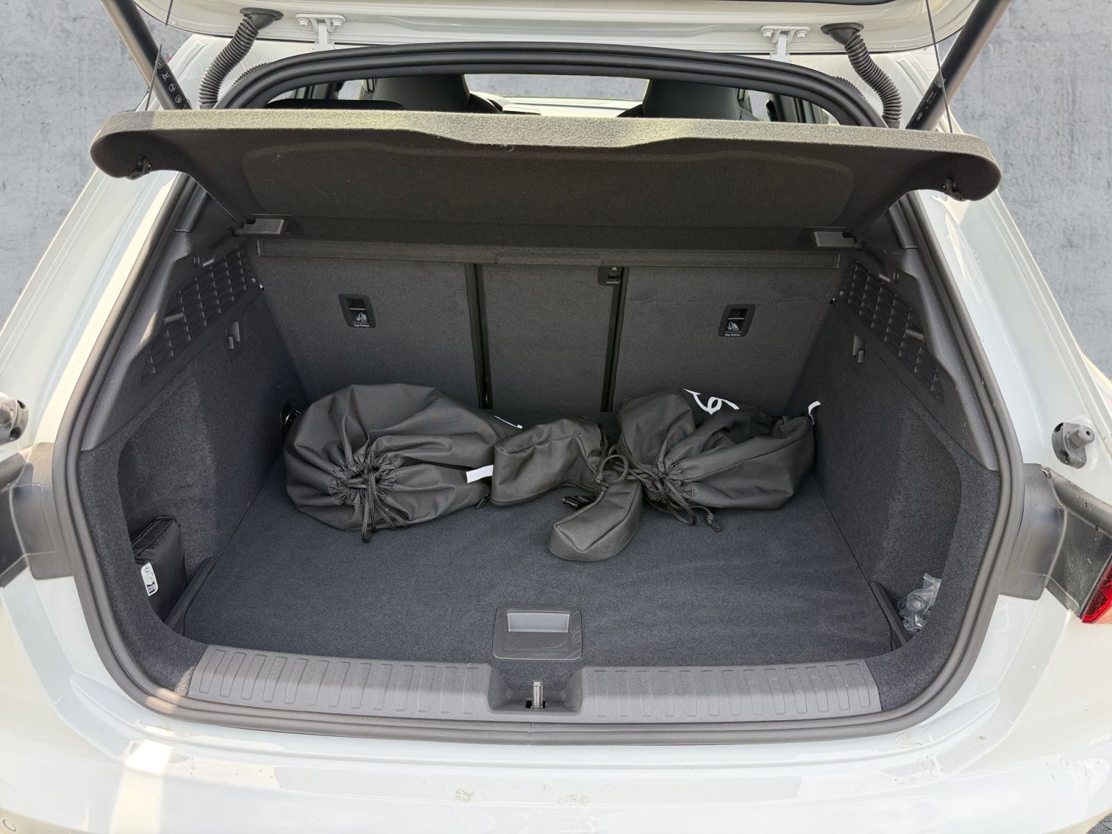 Audi A3 Sportback TFSI e S-LINE INT LED+SONOS+RFK+AHK