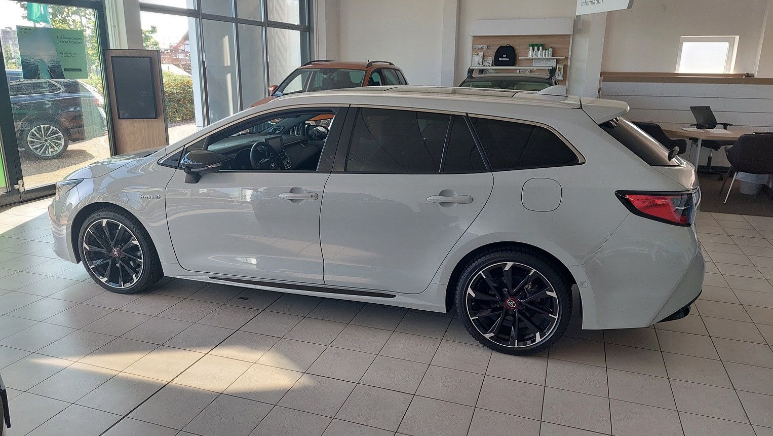 Toyota Corolla Touring Sports 2.0 Hybrid GR Sport - Samsaru's Car Outlet