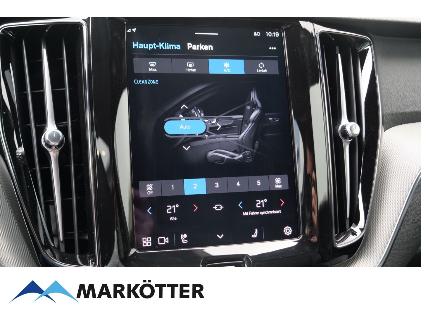 Volvo XC60 Plus Black Edition Plug-In Hybrid AWD T6 - Samsaru's Car Outlet