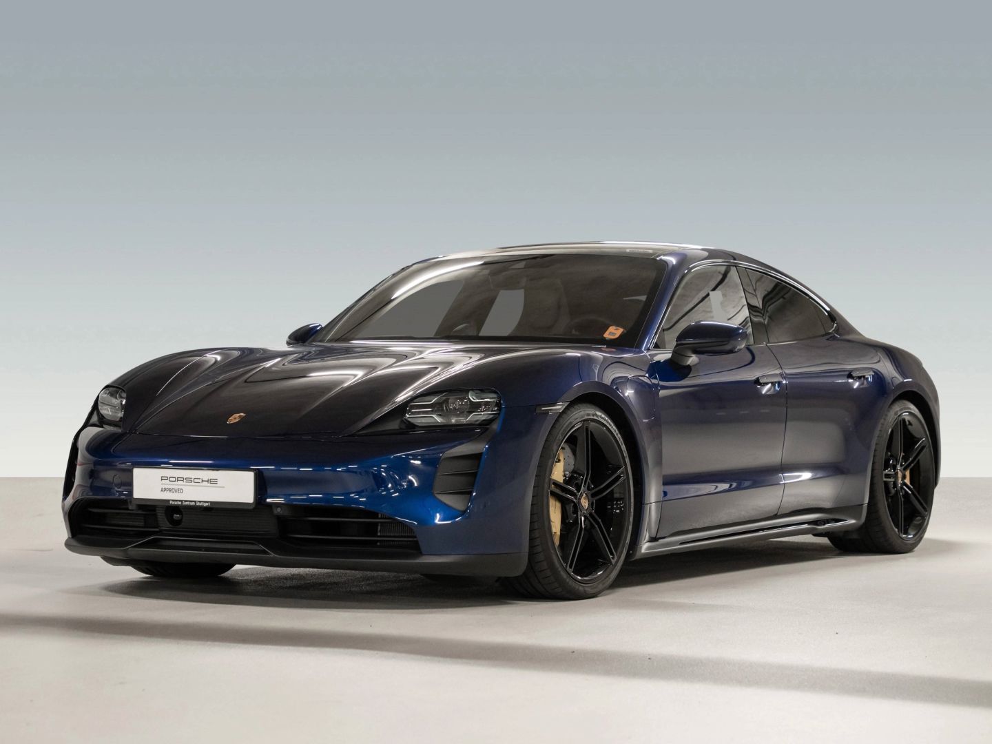 Porsche Taycan GTS InnoDrive Burmester Beifahrerdisplay