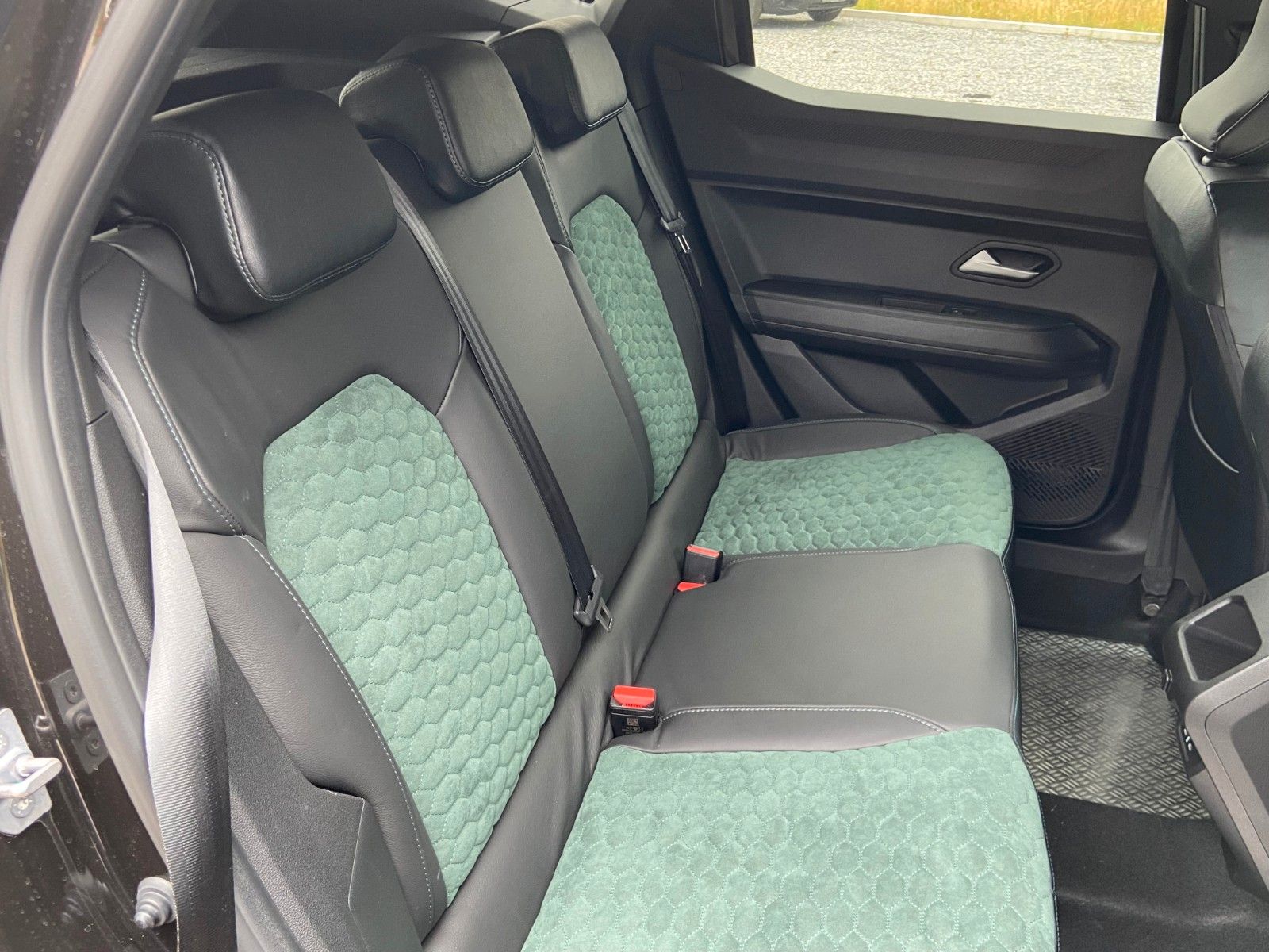 Dacia Duster Extreme TCe 130 4WD - Samsaru's Car Outlet