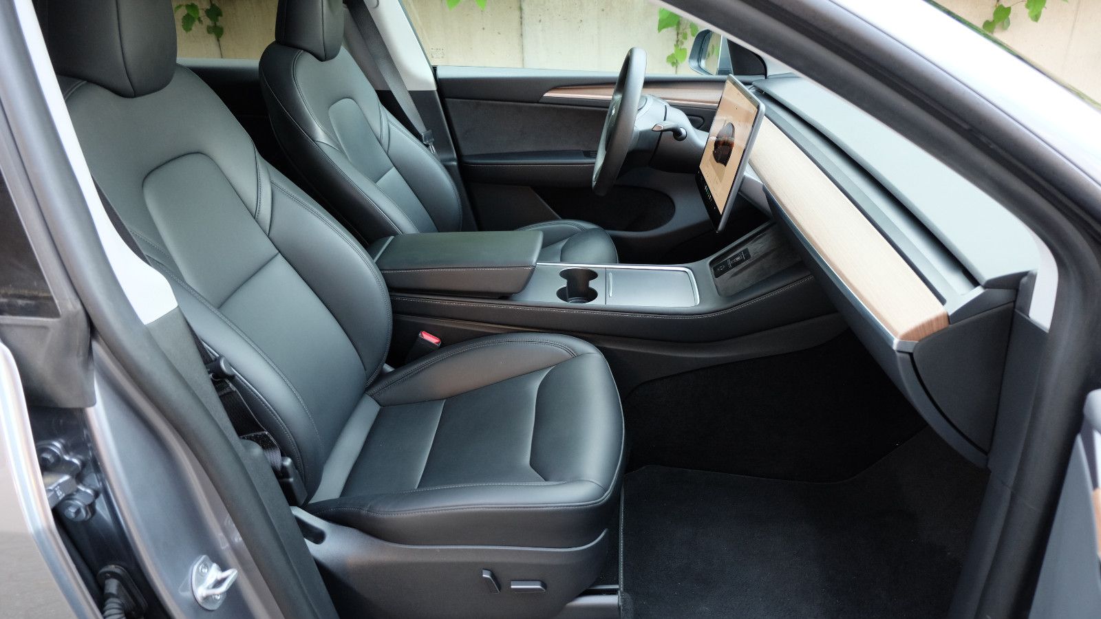 Tesla Model Y Long Range Dual AWD