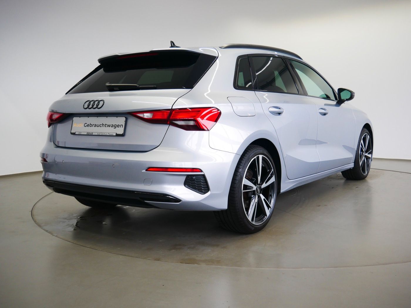 Audi A3 Sportback 35 TFSI advanced - Samsaru's Car Outlet