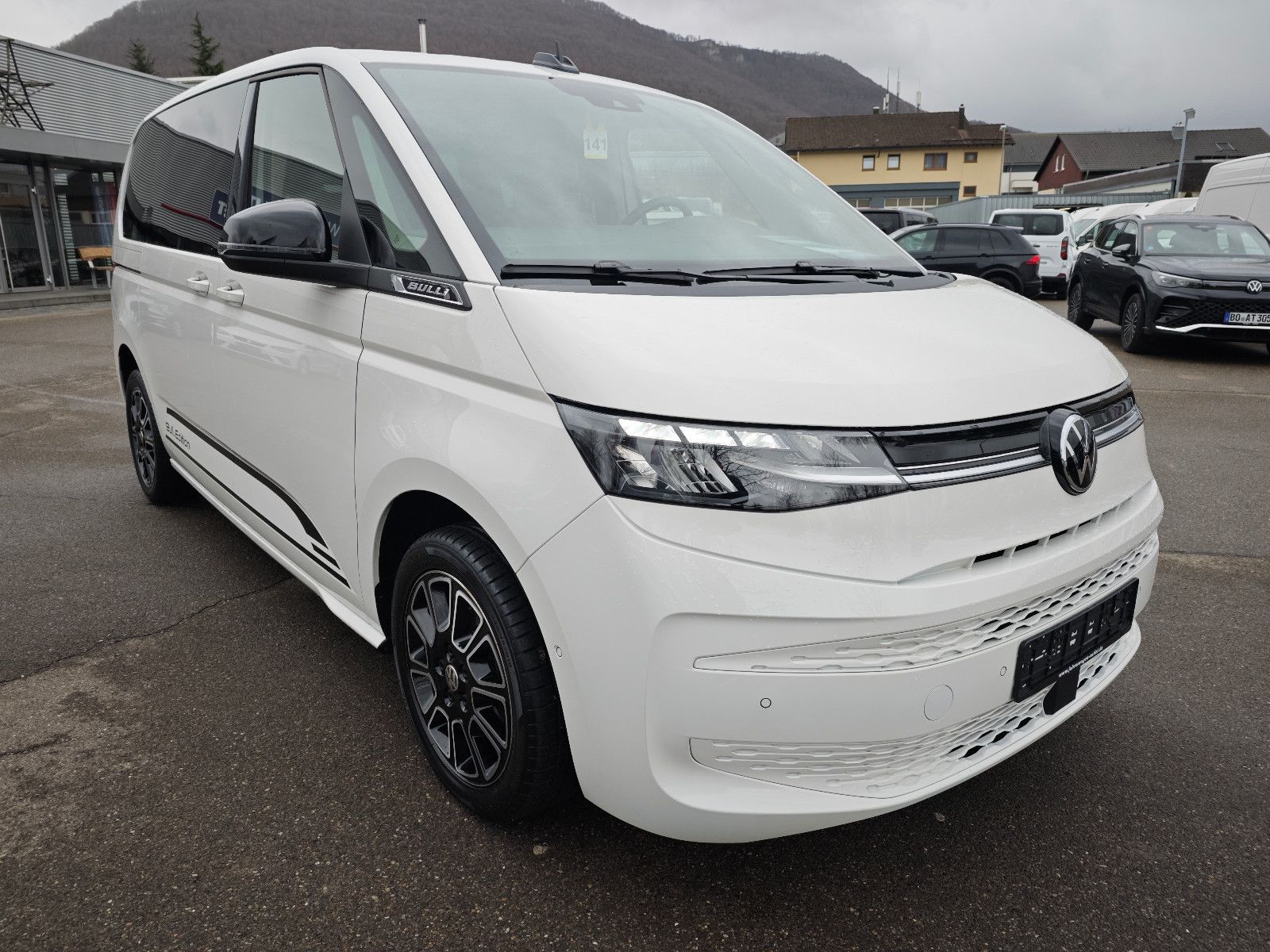 Volkswagen T7 Multivan Life - Samsaru's Car Outlet