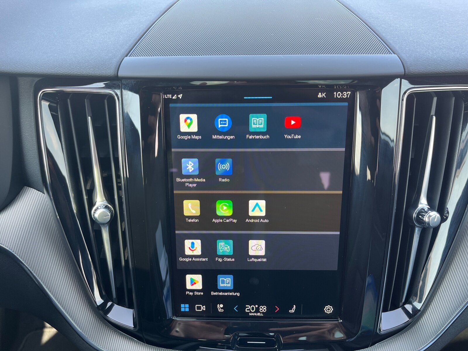 Volvo XC60 T6 AWD Plus Dark Recharge SITZH+AHK+RFK+TEM