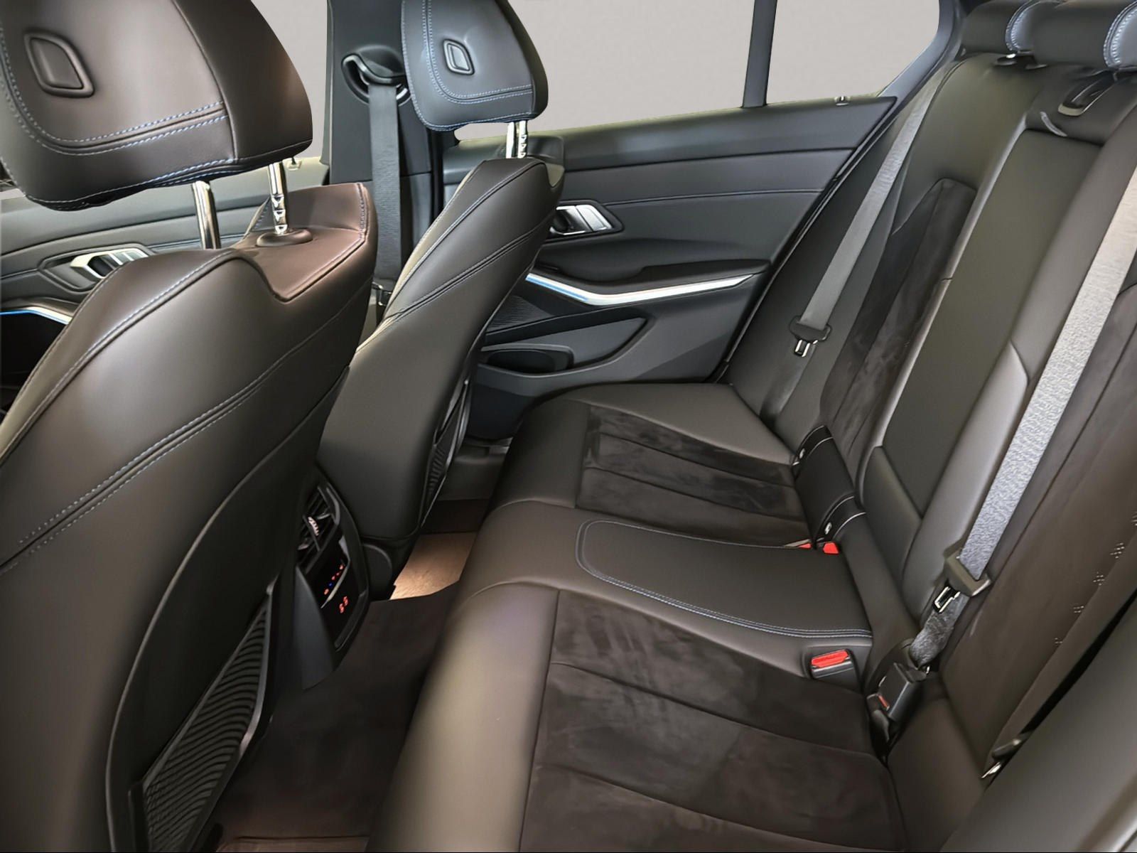 BMW 320e Limousine M Sport - Samsaru's Car Outlet