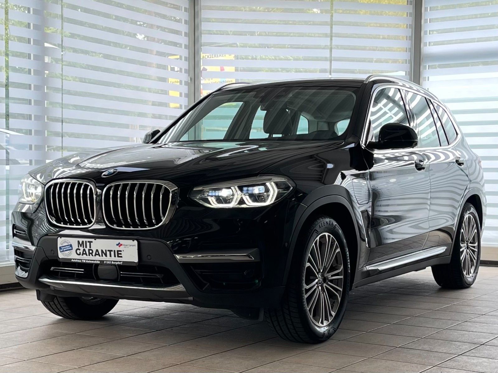 BMW X3 xD30e Luxury Line - Samsaru's Car Outlet
