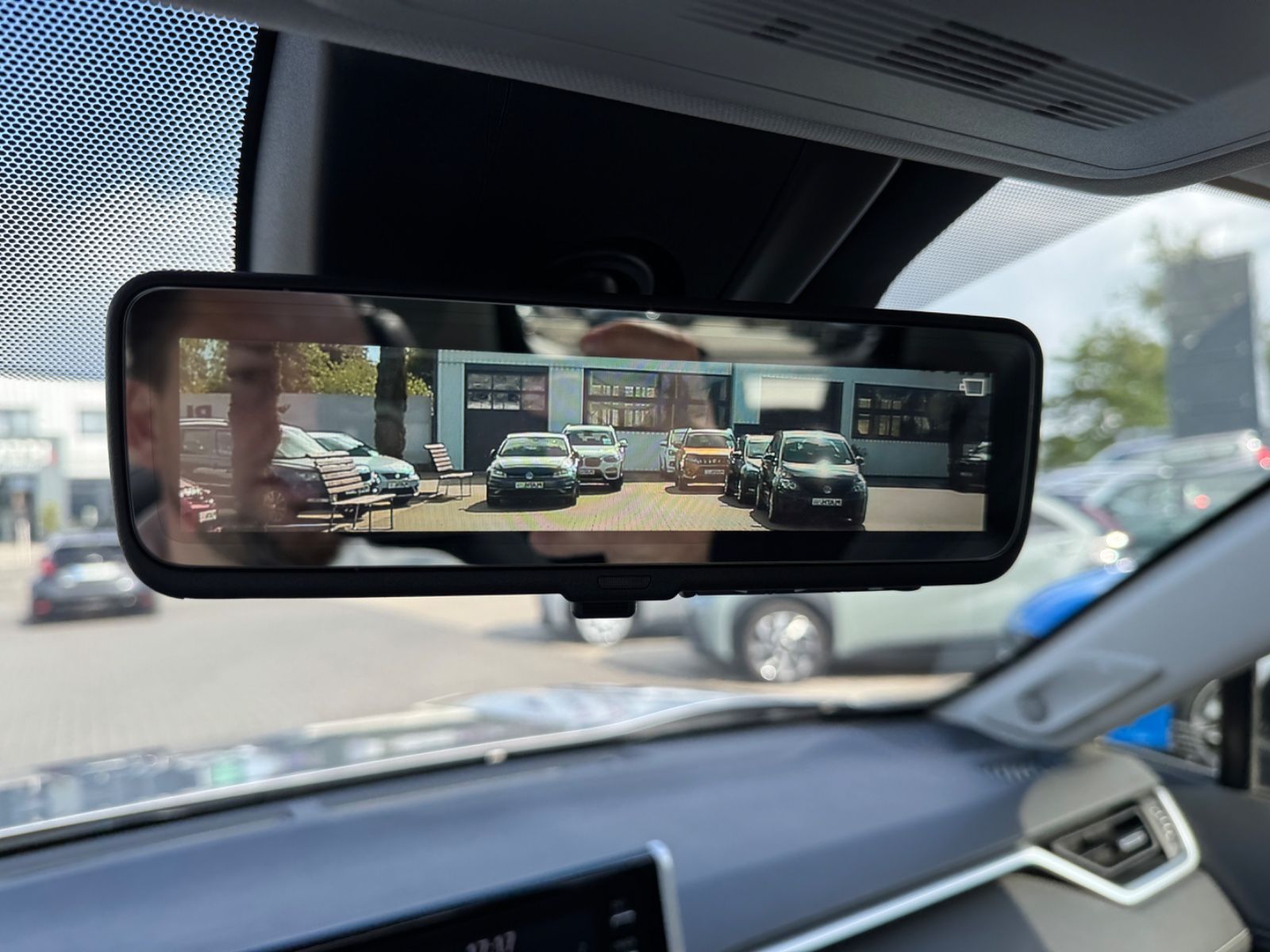 Toyota RAV 4 RAV4 Hybrid 4x4 Lounge - Samsaru's Car Outlet