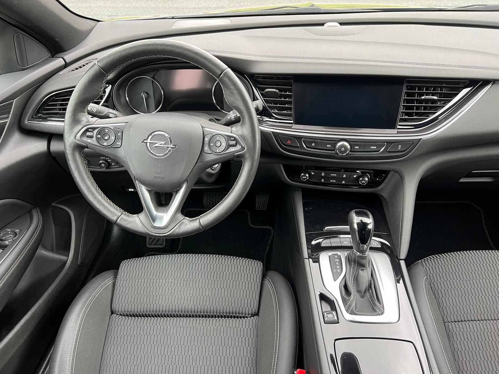 Opel Insignia 2.0 D Elegance Aut. - Samsaru's Car Outlet