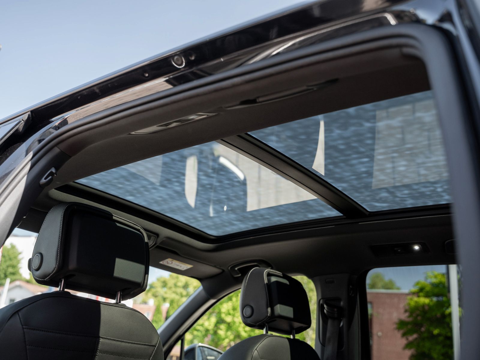 Volkswagen Tiguan R-Line 2.0 TSI - Samsaru's Car Outlet