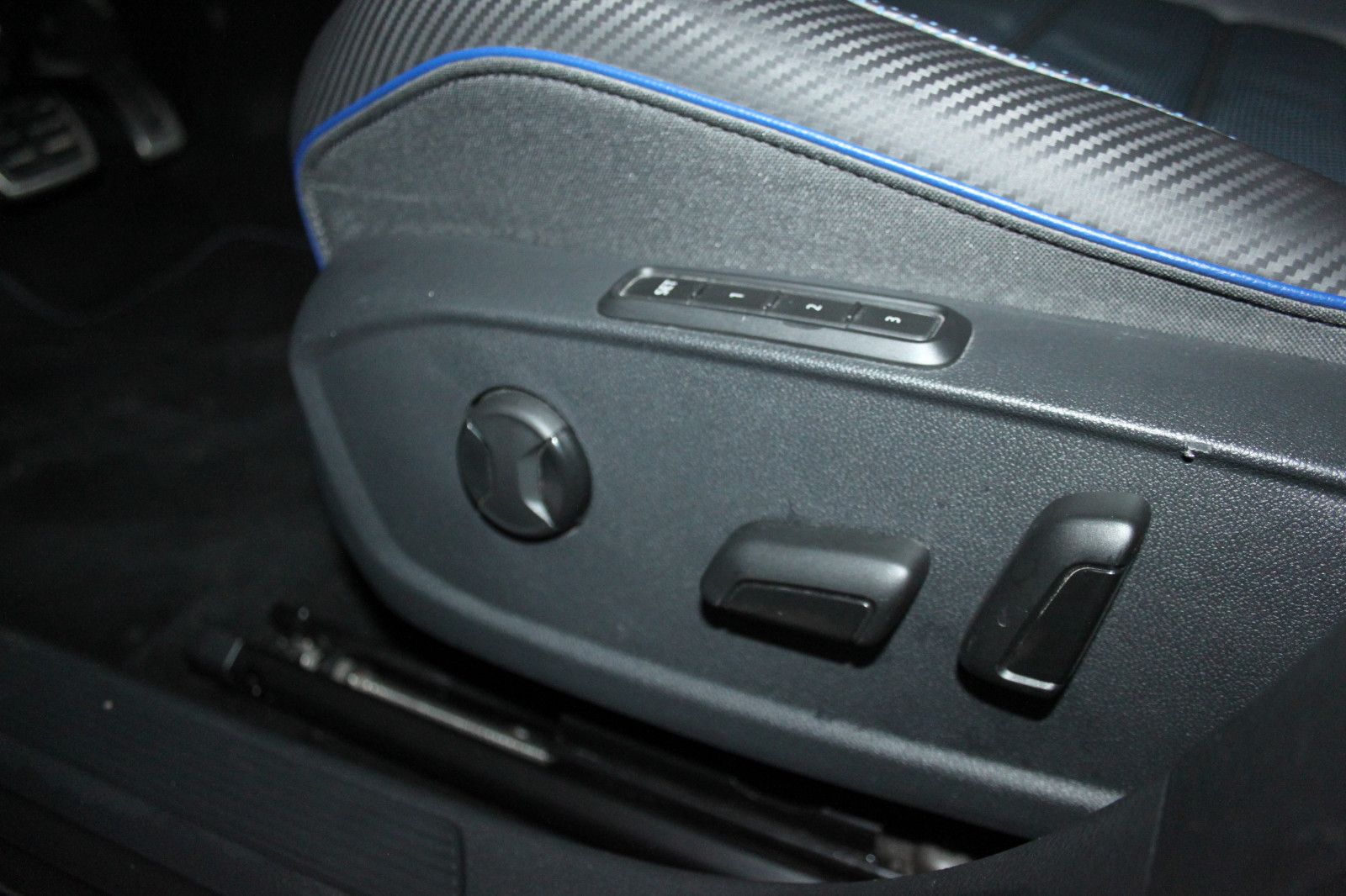 Volkswagen Golf VIII Variant R/DSG/PANO/LEDER/IQLED/H&K/BLC