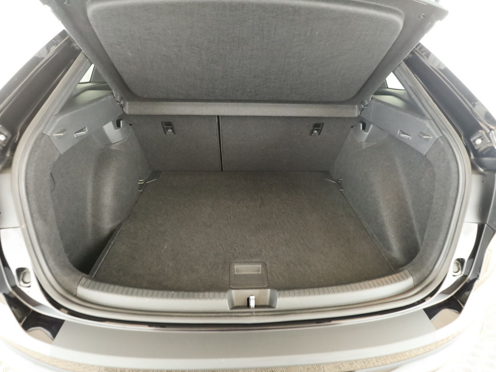 Volkswagen Taigo 1.0 TSI R-Line - Samsaru's Car Outlet