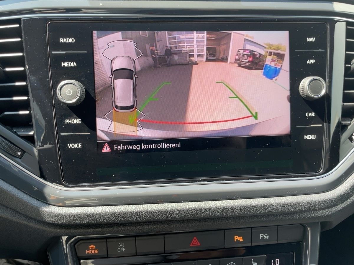Volkswagen T-Roc 1.5 TSI Sport - Samsaru's Car Outlet