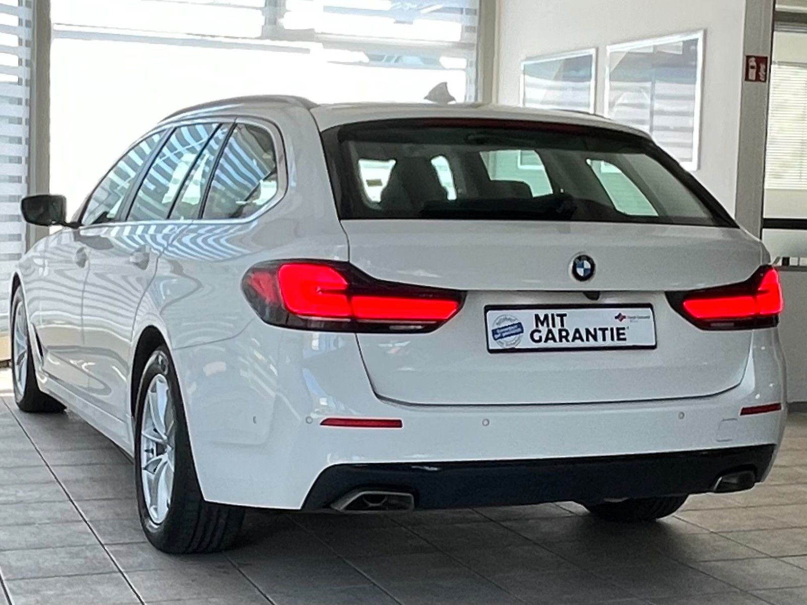 BMW 530d xD LASER HUD 360° AHK 4xKlima DA+ Komf.Zug.