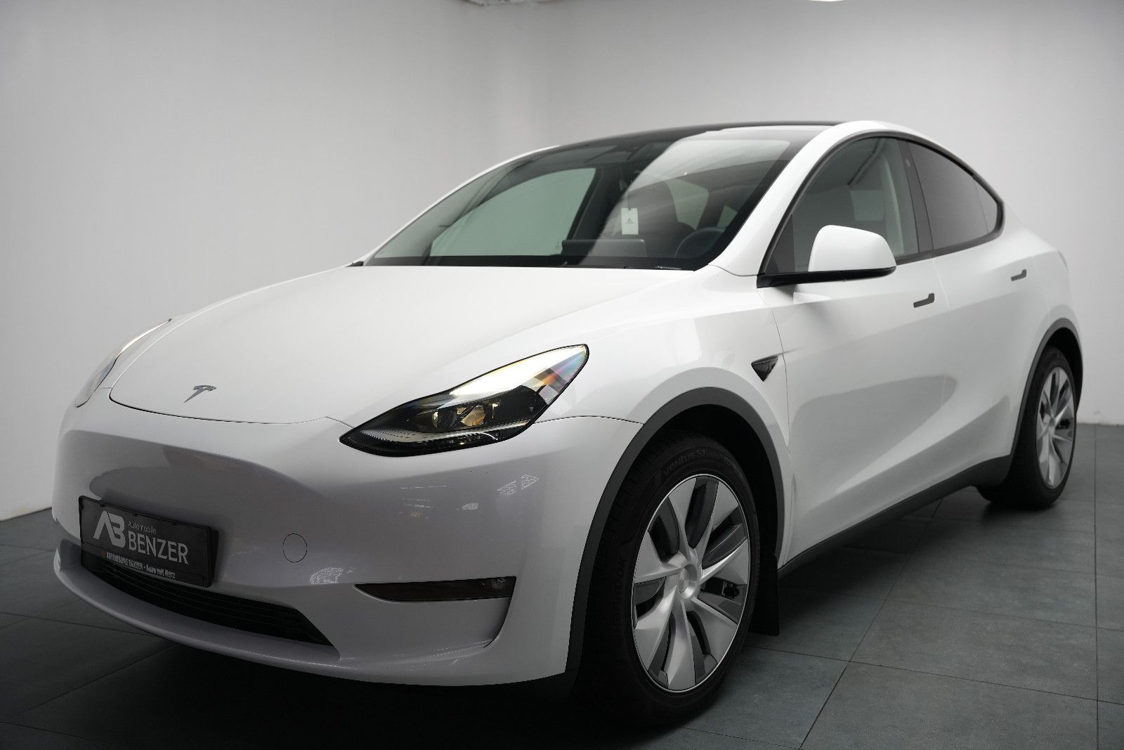 Tesla Model Y Long Range Dual*PanoramaGlasdach*Subwoof