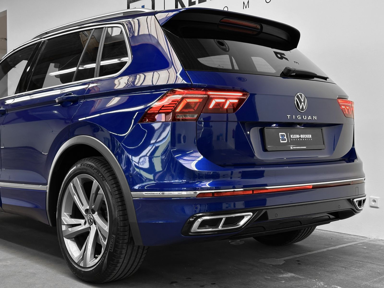 Volkswagen Tiguan R-Line - Samsaru's Car Outlet