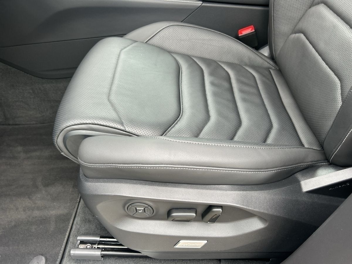 Volkswagen Touareg Elegance TDi - Samsaru's Car Outlet