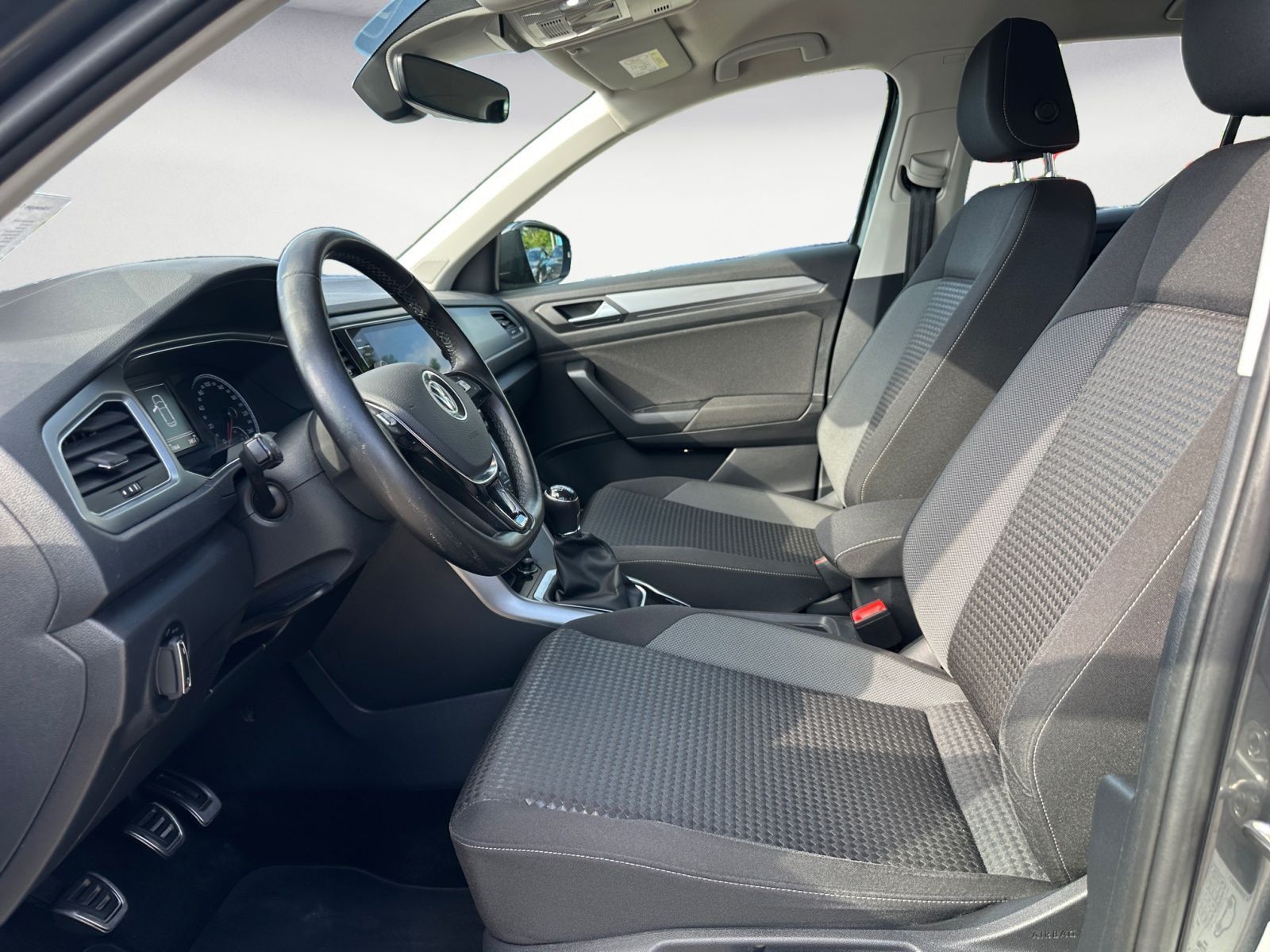 Volkswagen T-Roc 1.0 TSI ACTIVE - Samsaru's Car Outlet