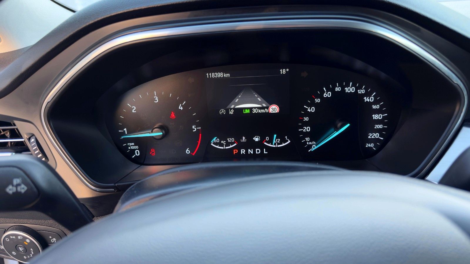 Ford Focus 2,0 - Samsaru's Car Outlet