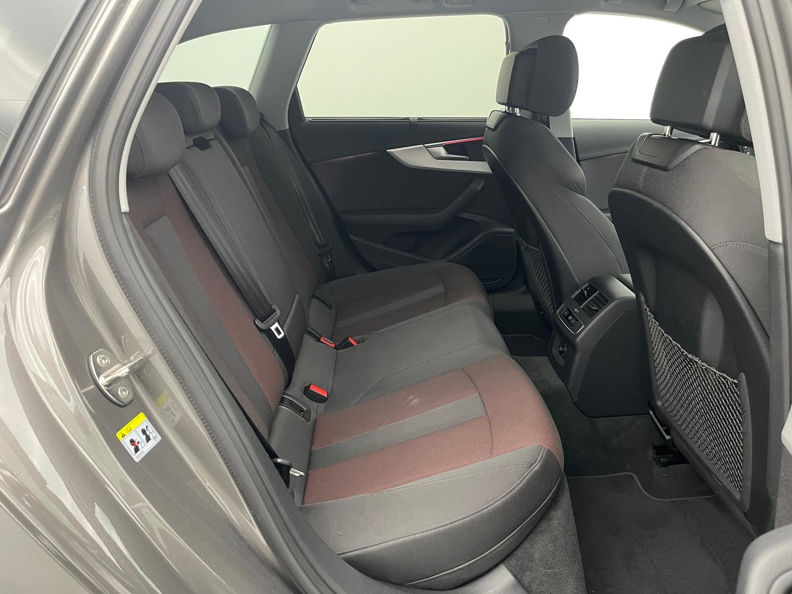 Audi A4 35 TFSI Advanced - Samsaru's Car Outlet