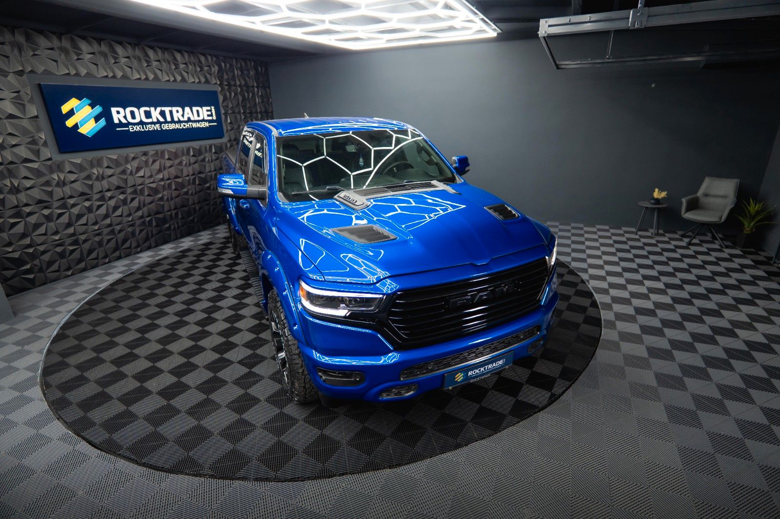 Dodge RAM 5.7 V8 HEMI 4x4 OFFROAD Night Limited 19%
