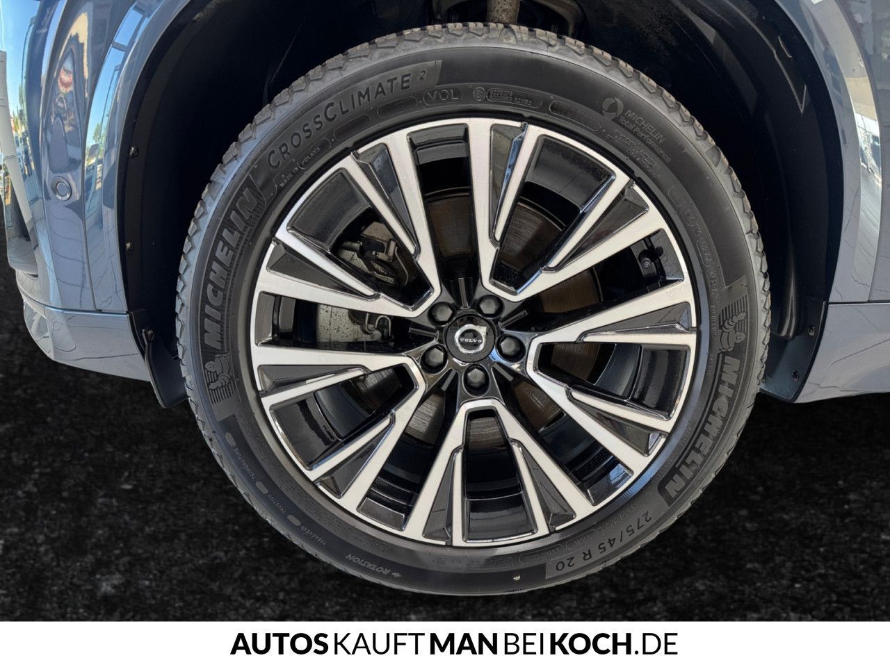 Volvo XC90 T8 Plug-In AWD Plus Dark - Samsaru's Car Outlet