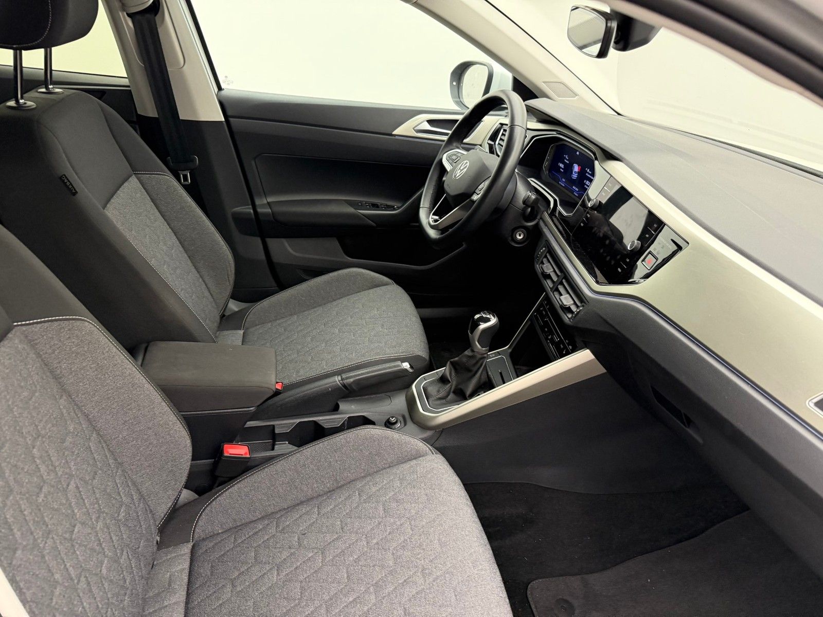 Volkswagen Taigo 1.0 TSI Life MOVE - Samsaru's Car Outlet