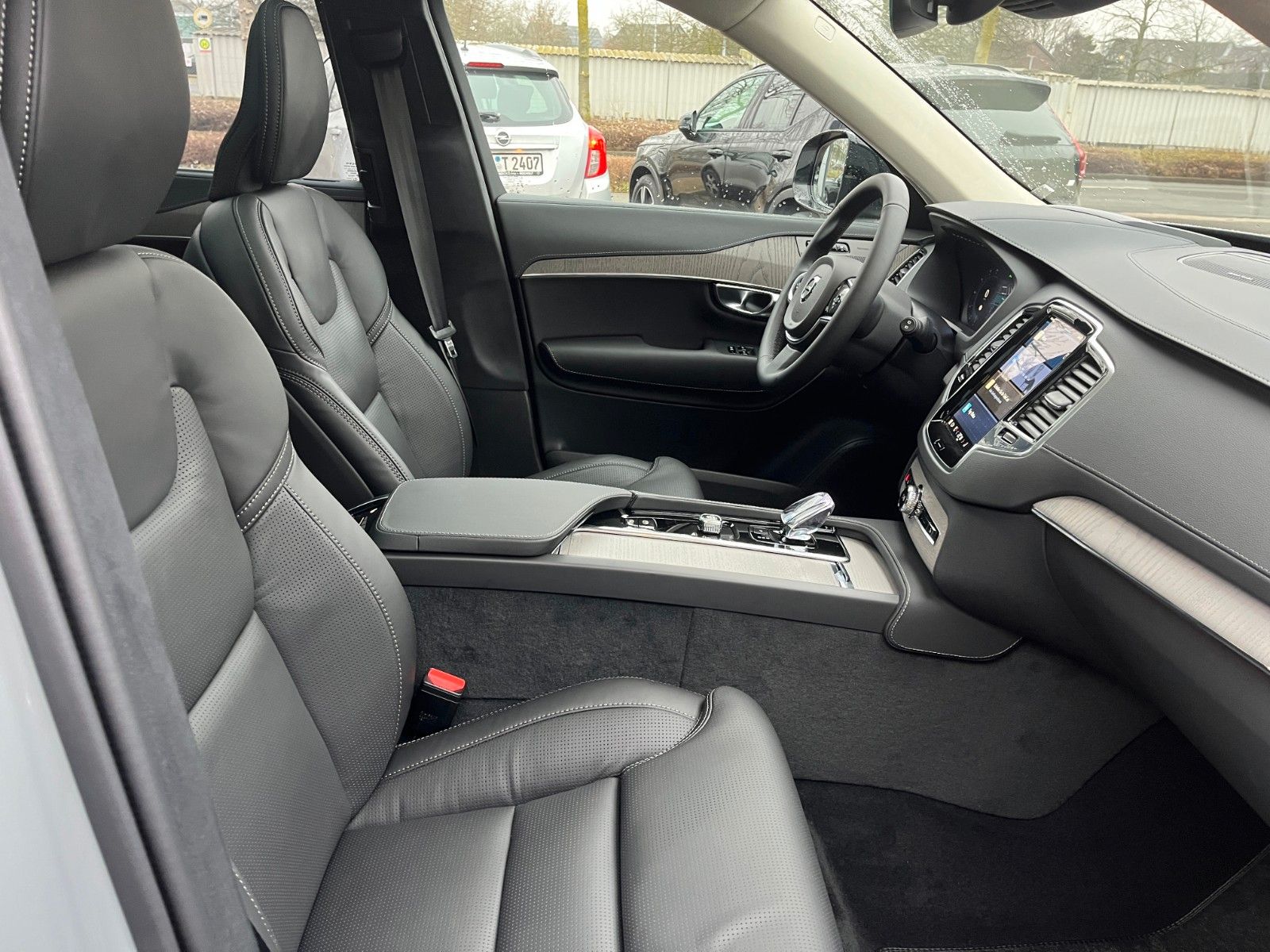 Volvo XC90 T8 Ultra Dark Plug-In AWD - Samsaru's Car Outlet