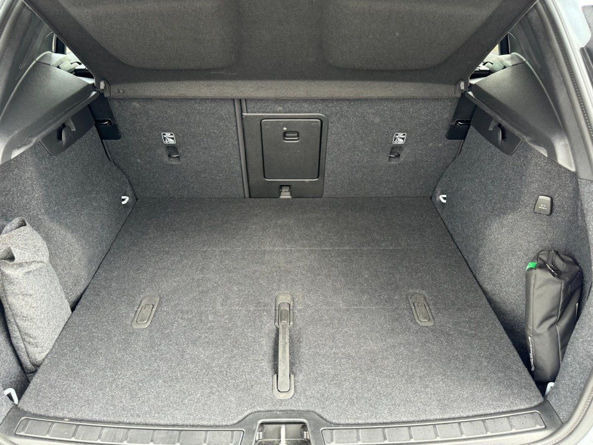 Volvo XC40 B4 Plus Dark 8-Fach AHK Aktionspreis