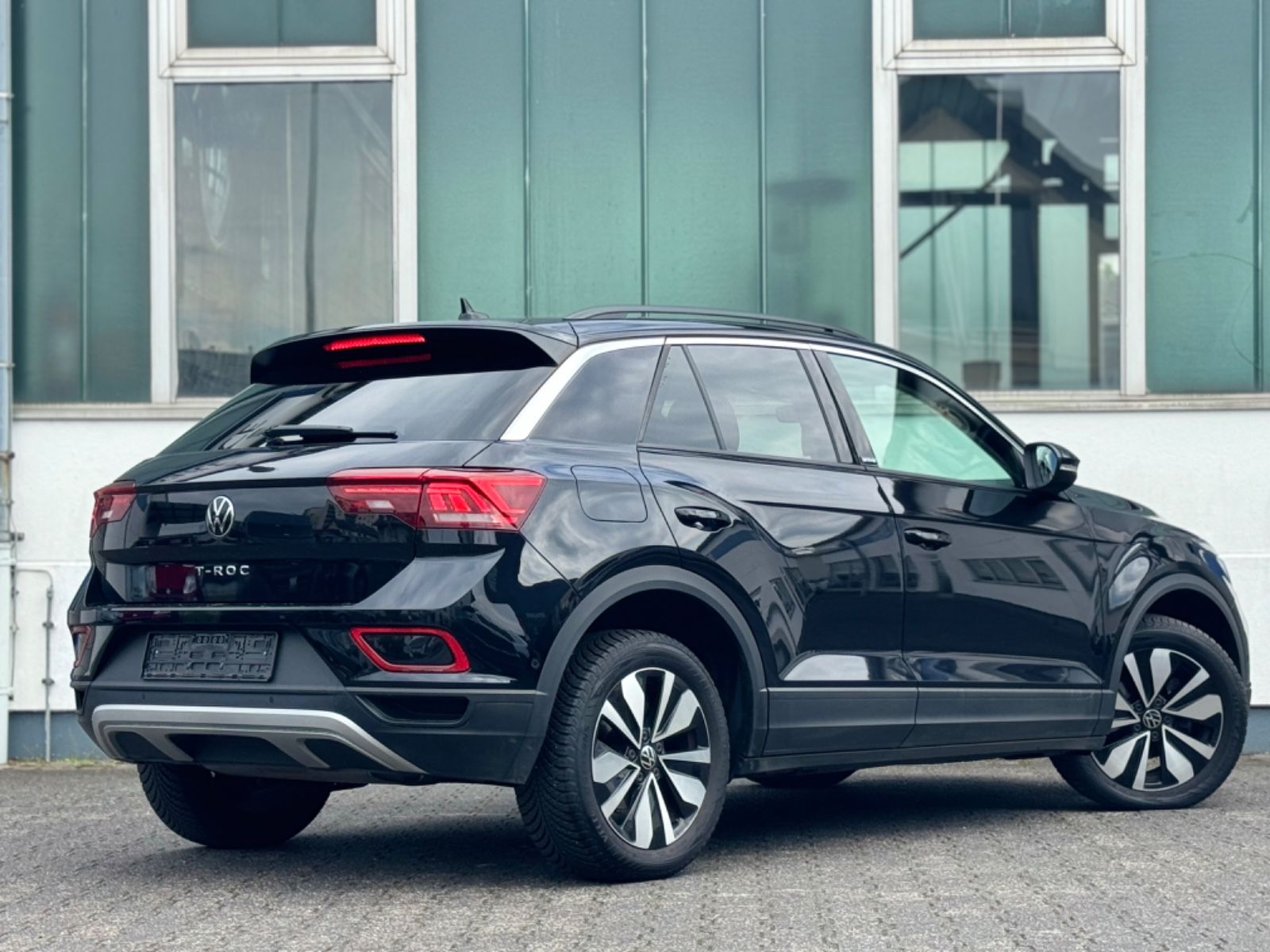 Volkswagen T-Roc Move - Samsaru's Car Outlet