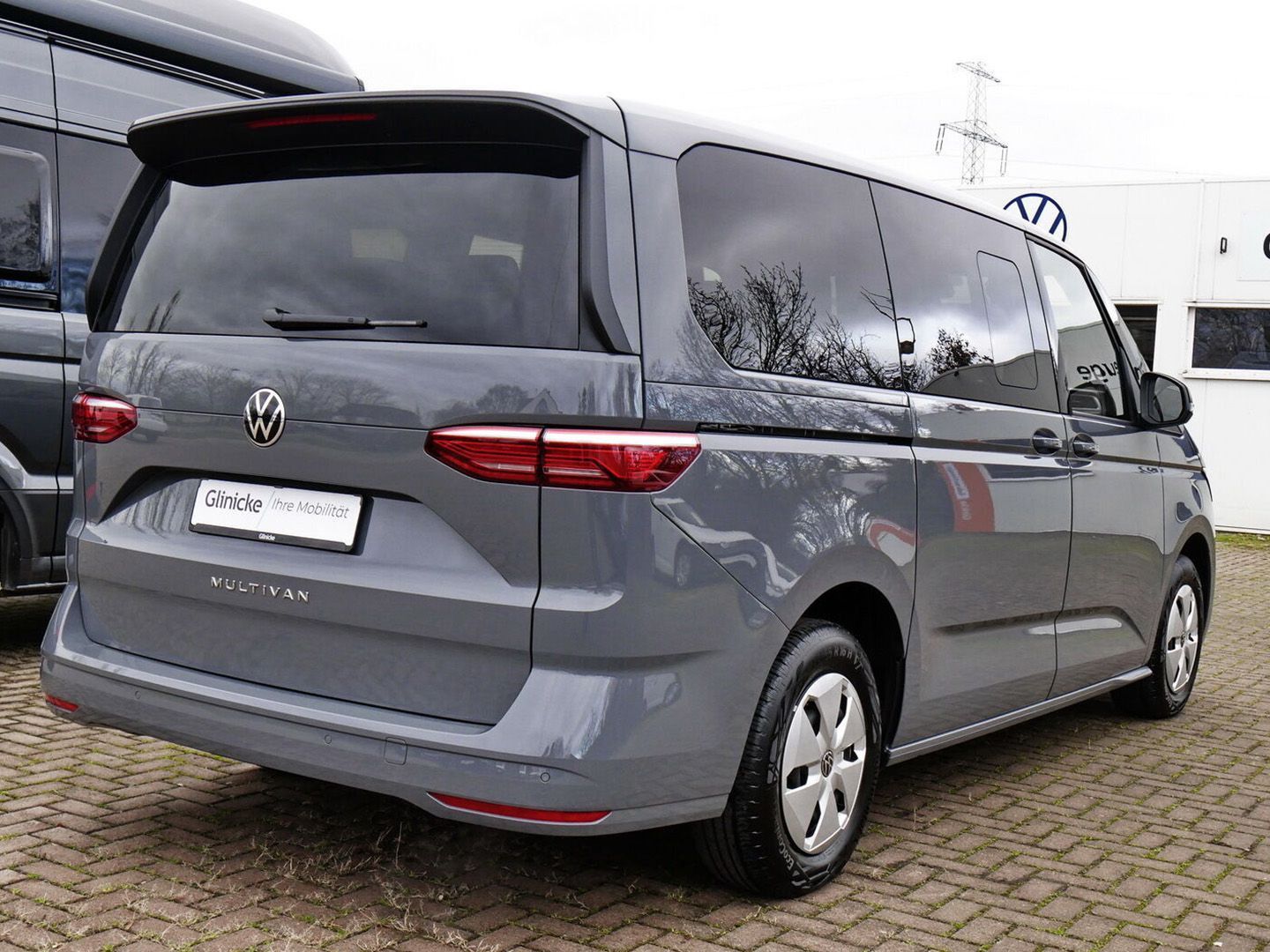 Volkswagen T7 Multivan Basis - Samsaru's Car Outlet