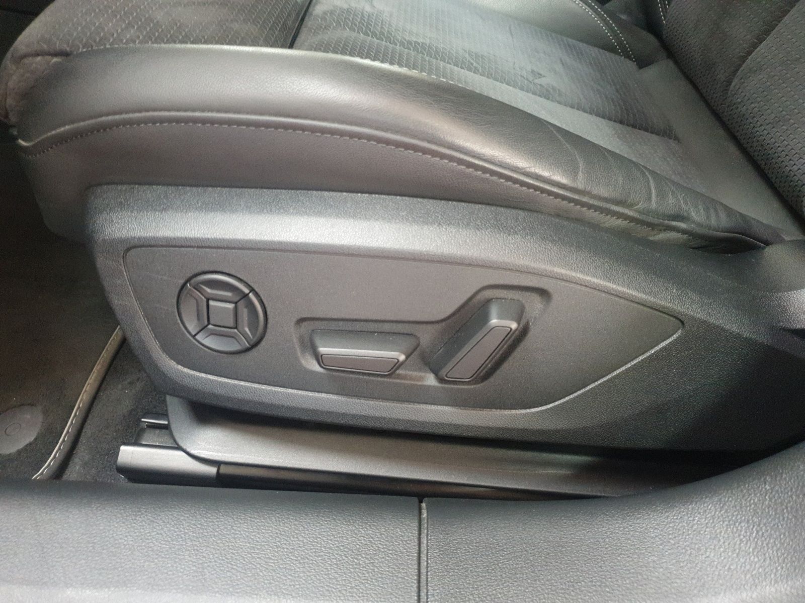 Audi A6 Avant 40 TDI quattro S line - Samsaru's Car Outlet