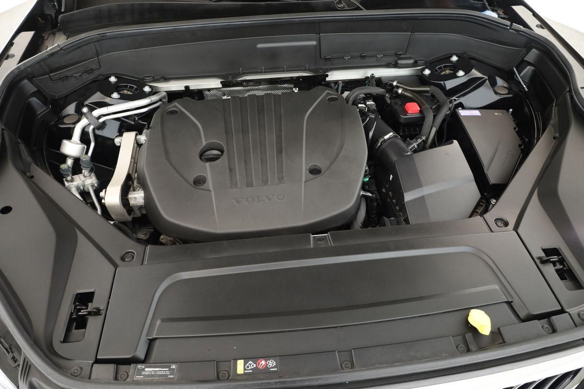 Volvo XC90 B5 AWD Core 7S LED Navi SHZ ACC Kam 20" AHK