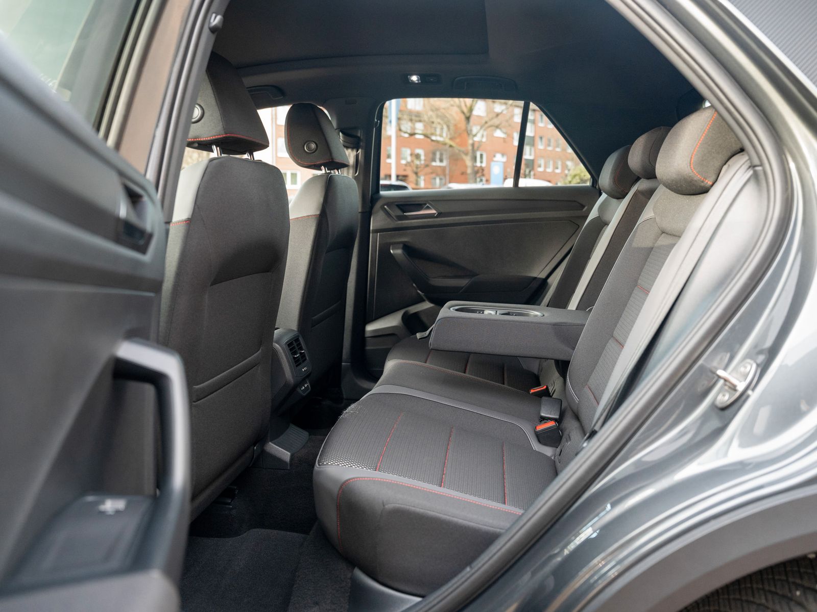 Volkswagen T-ROC Sport 1.5 TSI - Samsaru's Car Outlet