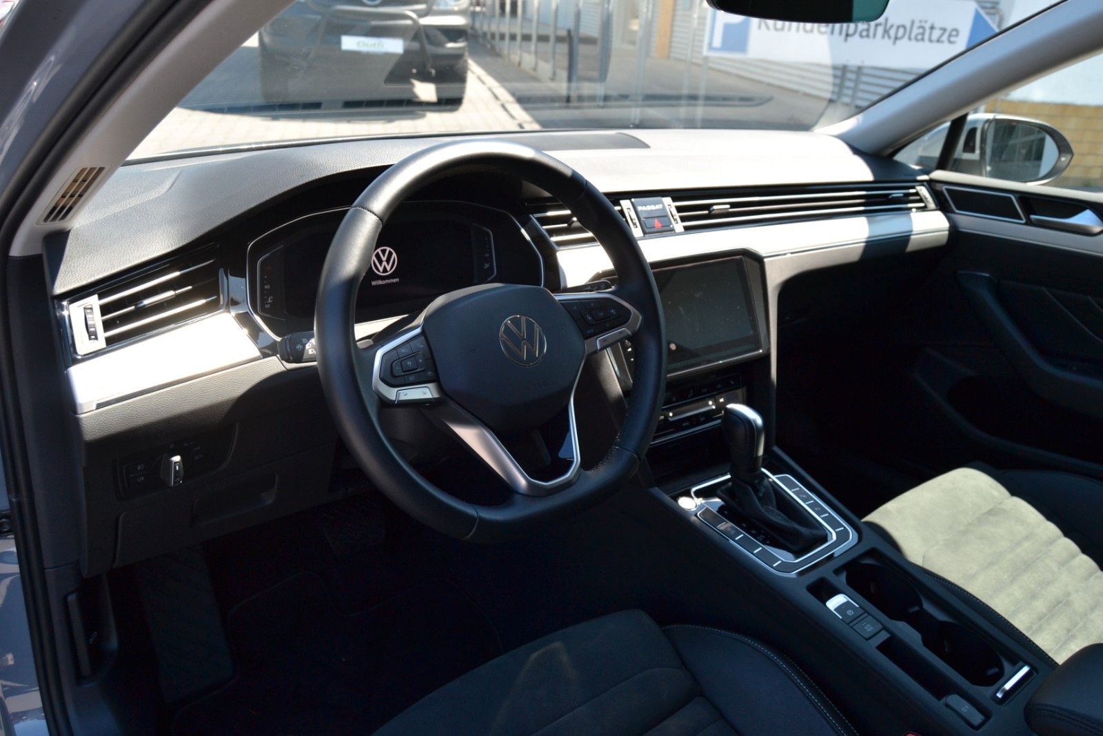 Volkswagen Passat TDI 200 PS AHK Matrix ab 5,49% Finz!