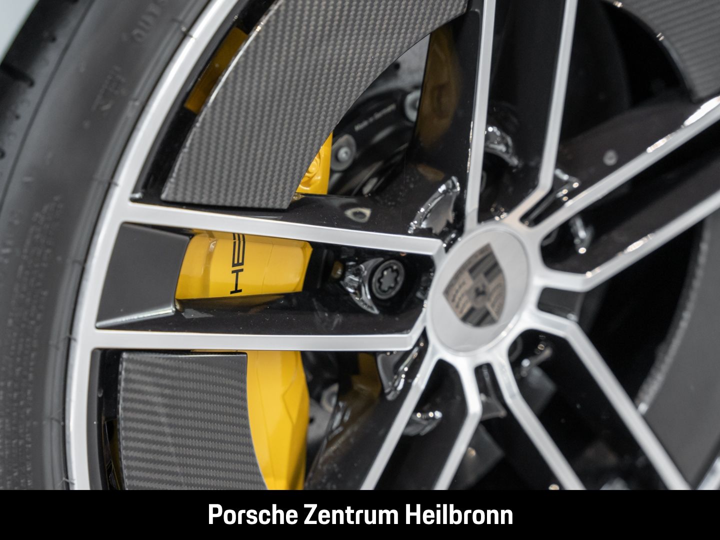 Porsche Taycan Turbo S Burmester Surround-View Head-Up