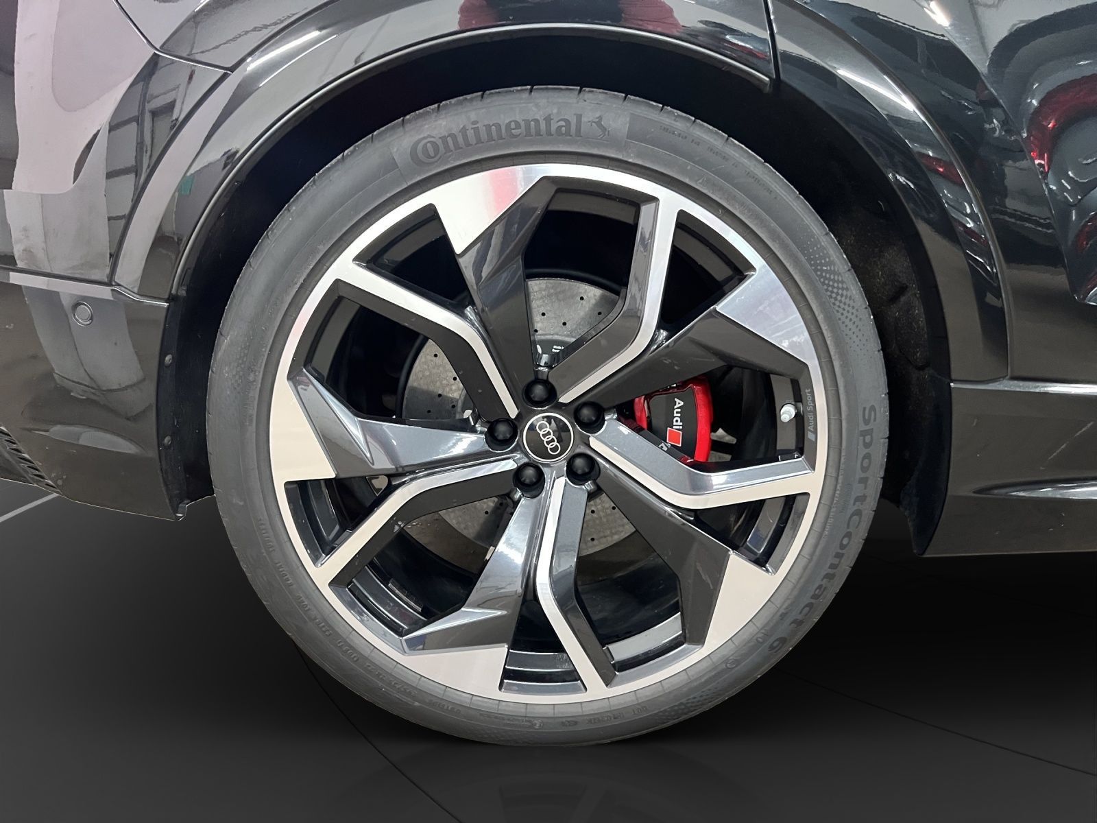 Audi RS Q8 Keramik RS-Abgas AHK Pano LM 23" B&O Raute