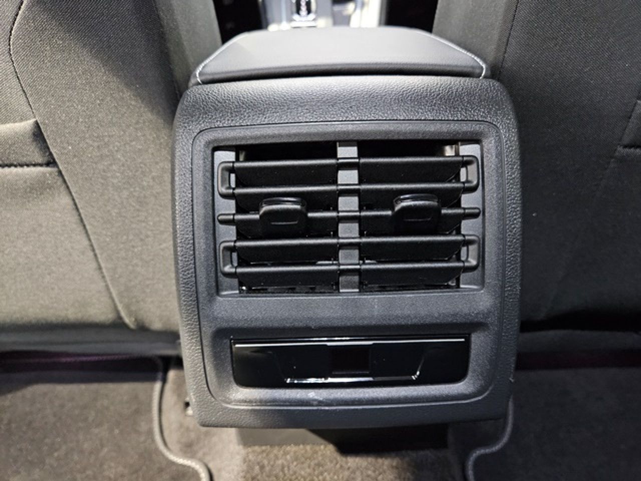 Volkswagen Golf 1.5 eTSI Move DSG - Samsaru's Car Outlet