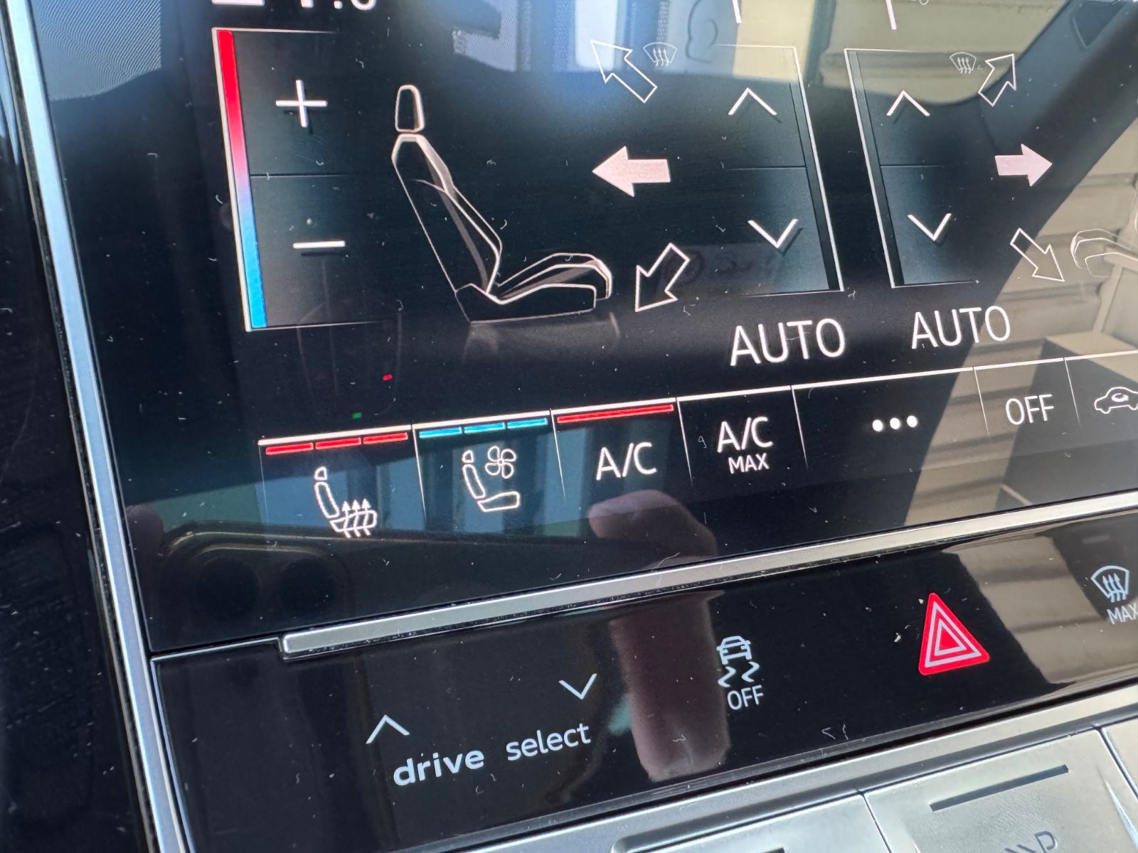 Audi RSQ8/HD-Matrix/PANO/AHK/23"/StdHeiz/BLACK/360°/