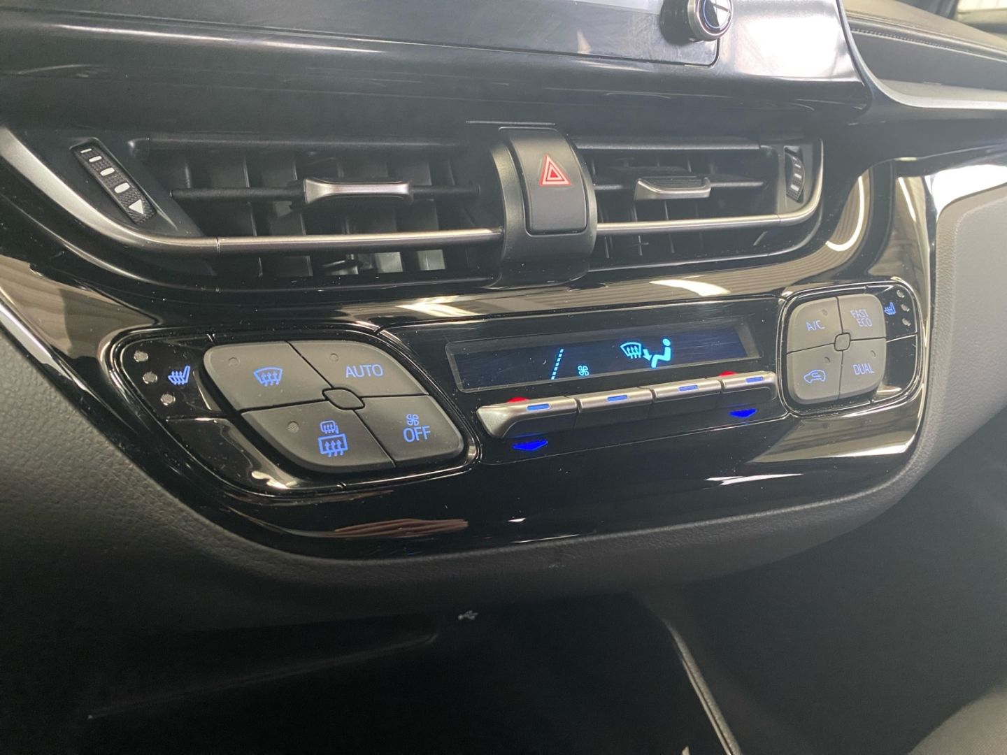 Toyota C-HR 2.0 Hybrid - Samsaru's Car Outlet