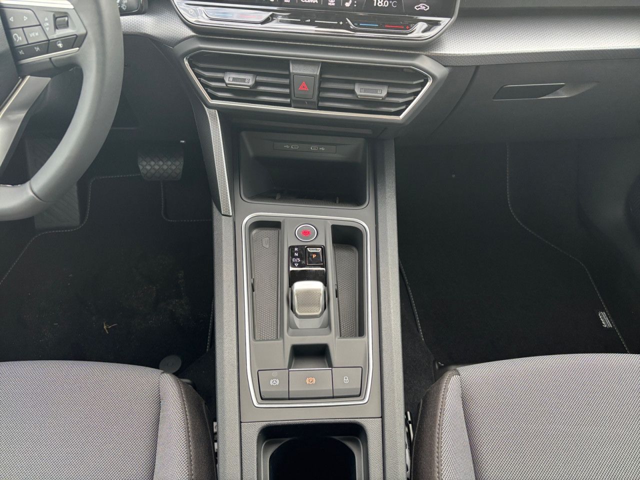 Seat Leon ST 1.5 eTSI DSG Road Edition AHK MATRIX