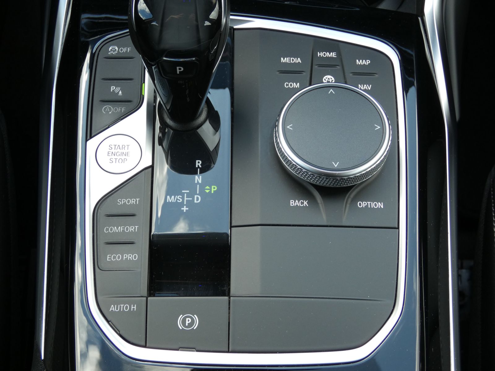 BMW 320i xDrive Limousine Sport Line HiFi DAB LED