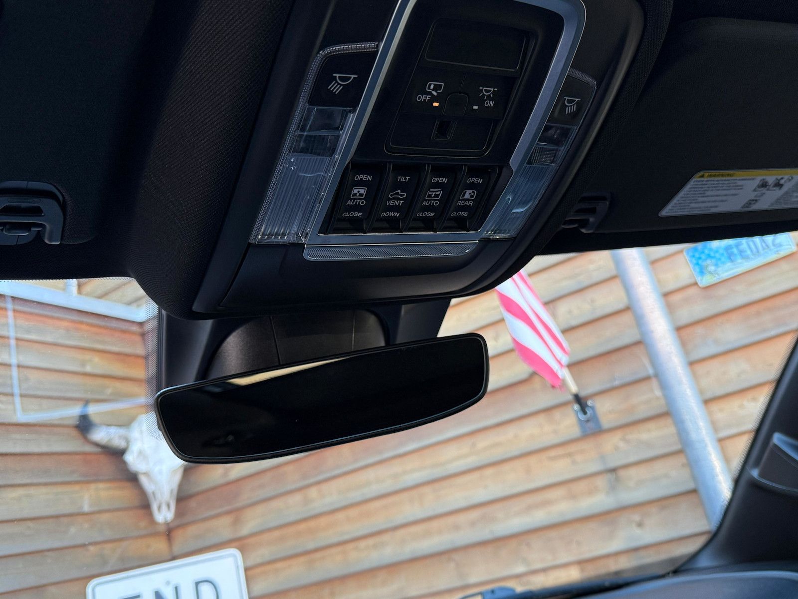 Dodge RAM 1500 5,7L BigHorn Crew Cab LED AHK 4x4 Pano