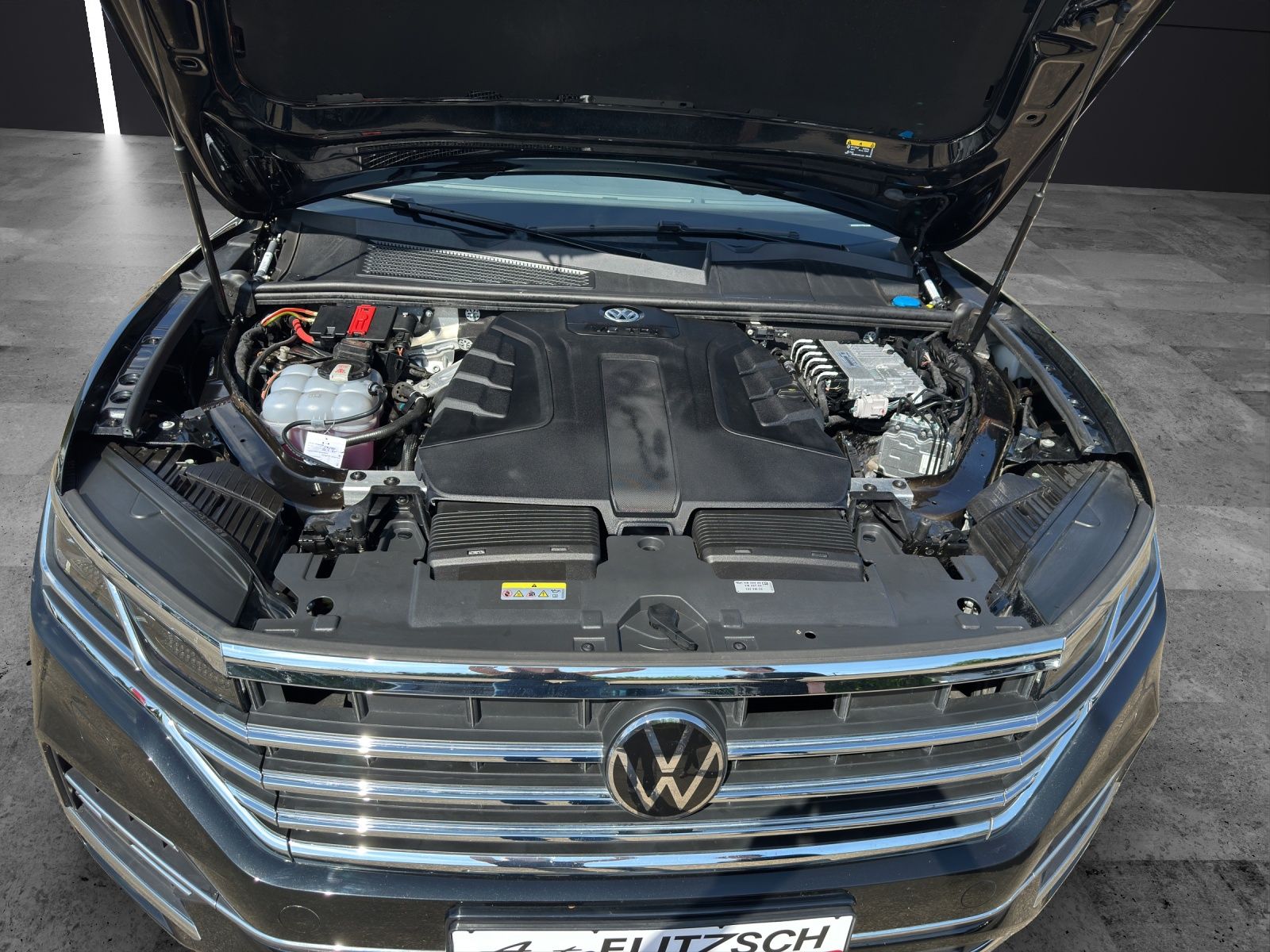 Volkswagen Touareg Elegance TDI 4M - Samsaru's Car Outlet