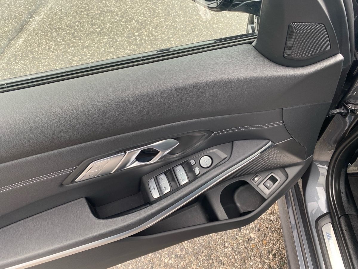 BMW 330e Touring M Sport - Samsaru's Car Outlet